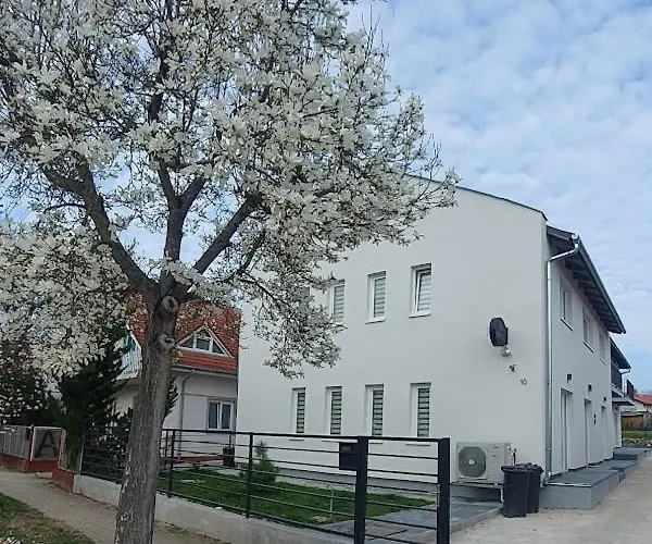Haban Lux Apartmanhaz Apartment